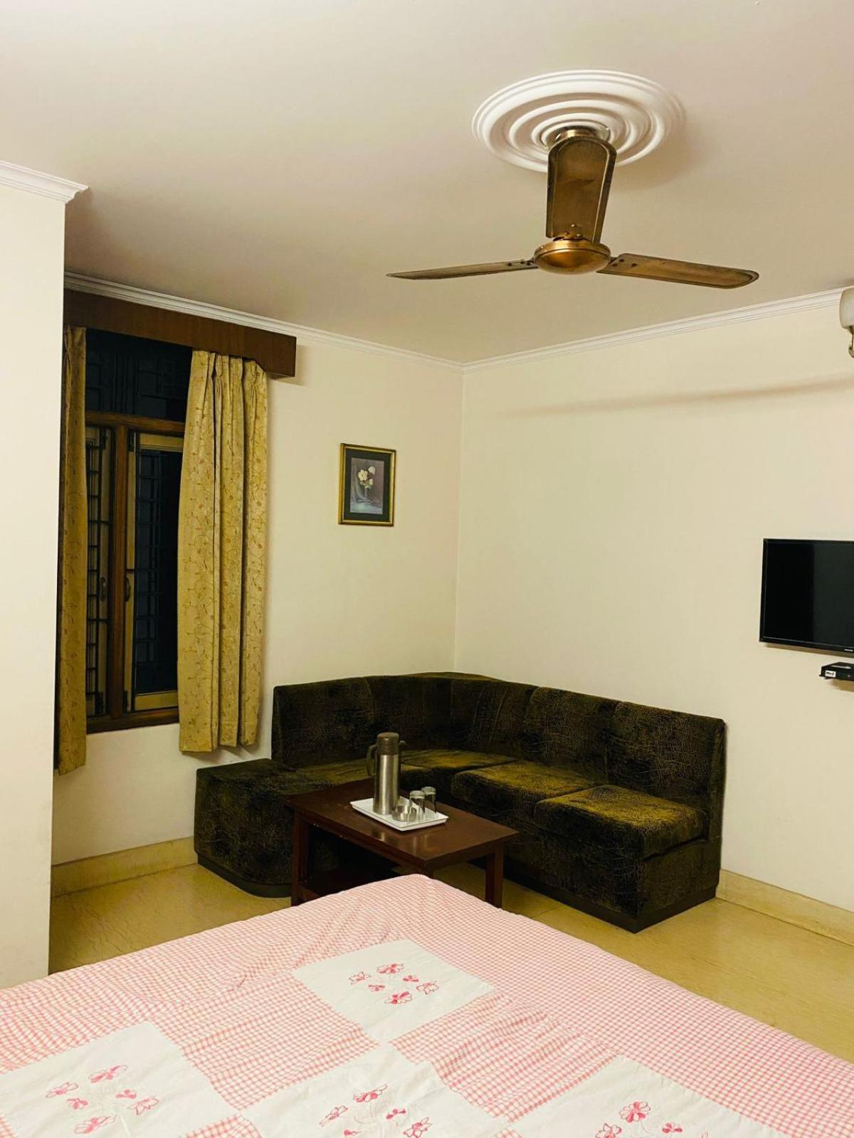 Hotel Mayur Deluxe Meerut Exterior foto