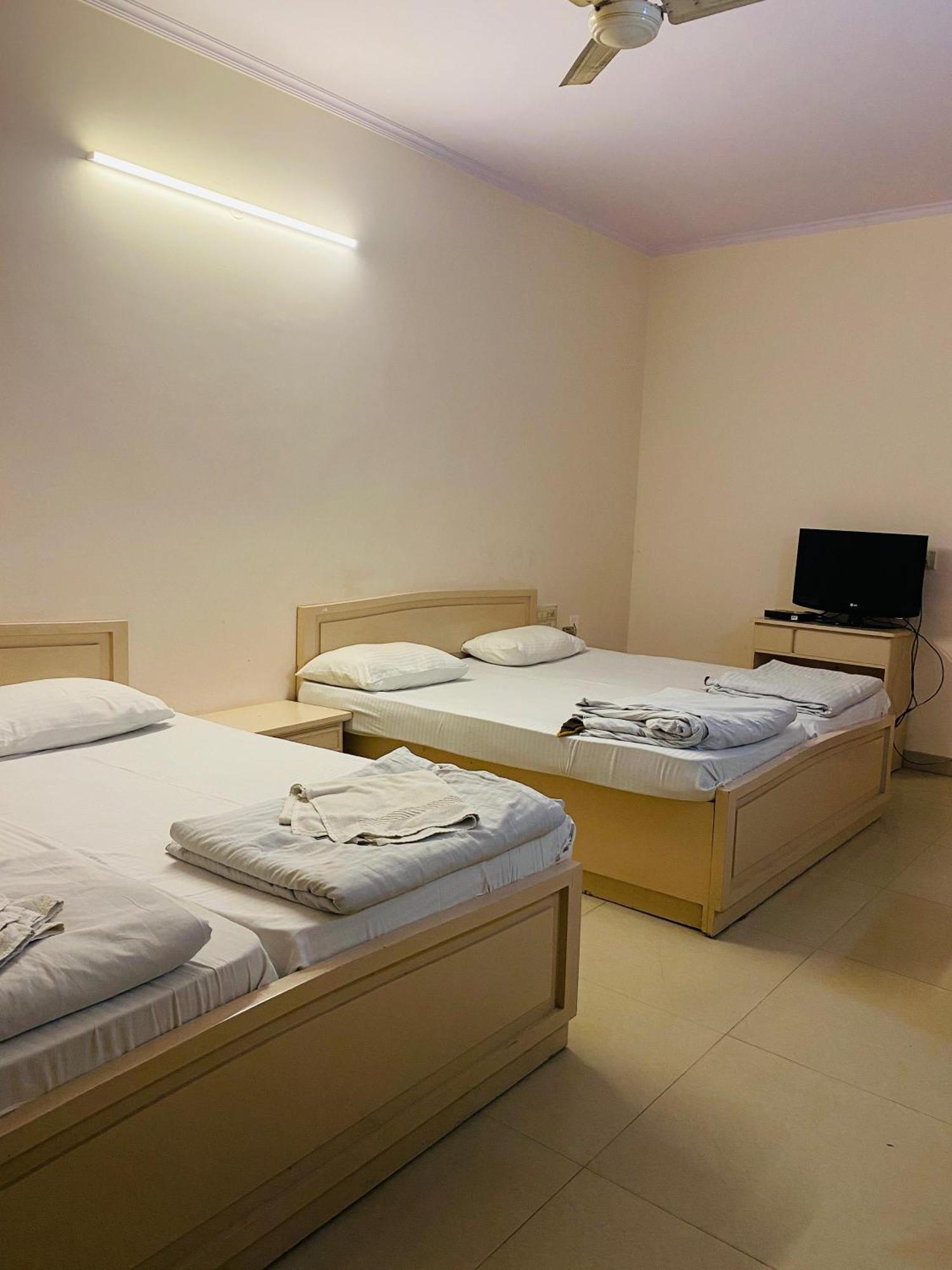 Hotel Mayur Deluxe Meerut Exterior foto