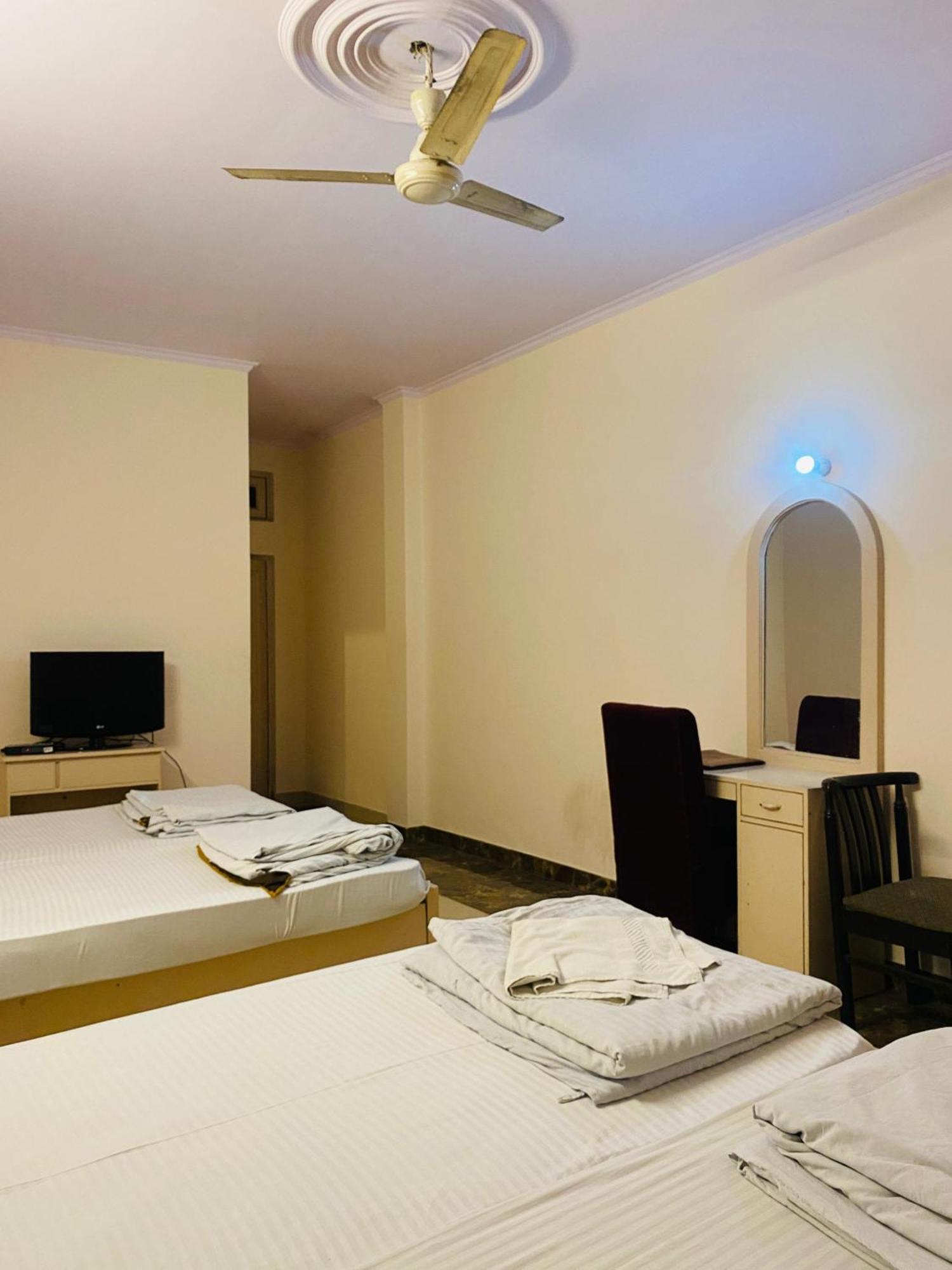 Hotel Mayur Deluxe Meerut Exterior foto